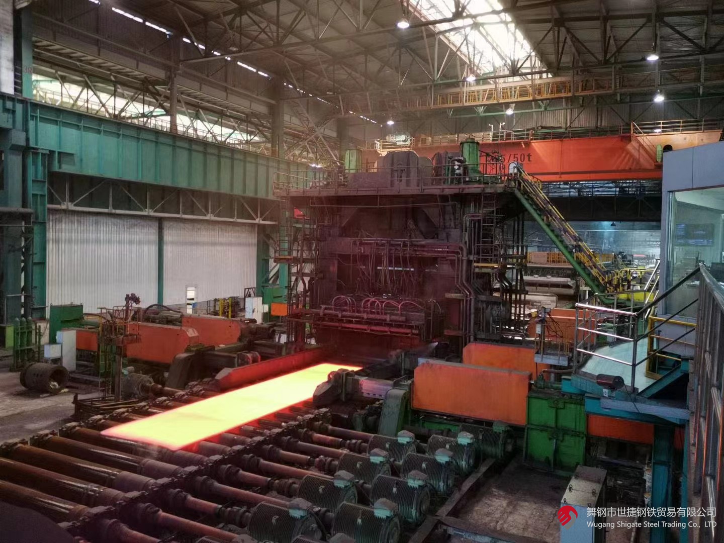 10月17日,河钢集团舞钢公司实施工艺创新研发的锅炉及压力容器板钢板Q370R发往客户,将用于浙江某重点新能源项目的关键部位。此单合同的顺利完成,标志着舞钢在该类钢板研发领域取得新突破:产品交货期明显缩短,产品各项性能指标跃上一个新高度。 10月17日,河钢集团舞钢公司实施工艺创新研发的锅炉及压力容器板钢板Q370R发往客户,将用于浙江某重点新能源项目的关键部位。此单合同的顺利完成,标志着舞钢在该类钢板研发领域取得新突破:产品交货期明显缩短,产品各项性能指标跃上一个新高度。