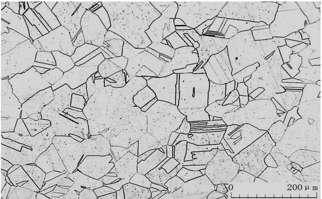  核电用钢的种类繁多，主要包括碳钢、不锈钢、合金钢、镍基材料等。  这些钢材在核电站中应用于各种设备和组件，例如反应堆壳体、压力容器、蒸汽发生器等。具体来说，有Mn-Ni-Mo系低合金高强度钢、A508-3、A533(B、D)、16MND5、18MND5、20MND5、SA533、20HR、20MnHR、16MnHR等。  此外，核电主管道通常采用18-8型奥氏体不锈钢，如316L不锈钢，而蒸汽发生器的U型传热管过去使用18-8不锈钢，目前已广泛采用Ni基合金，如690、800等。核级阀门用钢一般选用低碳或超低碳奥氏体型不锈钢，以确保良好的耐蚀性、抗辐照、抗冲击和抗晶间腐蚀特性。    核岛用金属材料概述 不同堆型，其结构和用途虽有所不同，但在实现核裂变反应和可控制的过程是相同的，都需要燃料元件、堆内构件、控制棒、反射层、冷却剂和慢化剂（快堆除外）以及包容他们的压力容器或压力管道等，因而需要各种各样的材料来制作相关部件，以实现核能向热能、热能向电能的安全、高效率的转化。  按照相关设备部件服役工况或使用功能的不同，核电设备可分为核一级、核二级、核三级和非核级。有核级要求的设备，一般即称其所用材料为核电关键材料。  核电常用的关键材料大体可分为碳钢、不锈钢和特殊合金；若进一步细分，则有碳（锰）钢、低合金钢、不锈钢、锆合金、钛铝合金和镍基合金等，按品种则有铸锻件、板、管、圆钢、焊材等等。  核反应堆的发展，从一开始就包括了材料的开发与优化，材料的发展决定了其发展情况。因为核电具有新的热传导条件及特殊的环境条件，如辐照或冷却剂腐蚀等，要求所用材料必须能适合于这些应用条件；强调材料的另一个原因，是核电站系统比常规电站有更高的安全要求。  由于我国目前主要是建造第二代成熟的1000MW压水堆核电站、通过技术引进并吸收国外先进技术以发展先进的第三代1000MW级压水堆核电站。因此，本讲义以压水堆核电站为例，对其不同设备的用材做一简单介绍。  在压水堆核岛中，主要设备除反应堆及压力容器外，还有蒸汽发生器、冷却剂主泵机组、稳压器及主管道等。由于这些部件在核岛内的位置、作用和工况不同，故材料的使用要求和环境条件也不尽相同，不同程度地存在辐照或酸腐蚀等；不仅要考虑常规的一些要求（如强度、韧性、焊接性能和冷热加工性能），而且须考虑辐照带来的组织、性能、尺寸等变化，如晶间腐蚀，应力腐蚀和低应力脆断、以及材料间的相容性、与介质的相容性，以及经济可行性等。  为便于从它们的服役特点中理解每个部件的功能、选择依据，下面将压水反应堆核岛内重要金属部件的工况、要求以及他们的所用材料体系简述如下。    1.1压水堆零/部件用金属材料  1.1.1包壳材料  包壳，是指装载燃料芯体的密封外壳。其作用是防止裂变产物逸散和避免燃料受冷却剂的腐蚀以及有效地导出热能，在长期运行的条件下不使放射性裂变产物逸出。  工况最为苛刻：内受裂变产物、外受冷却剂腐蚀和温度、压力的作用，并受到强烈的中子辐射和冷却剂的冲刷、振动以及内应力、热循环（开、停堆时）应力和燃料肿胀等作用。  因而，包壳材料应具有以下性能：热中子吸收截面小、感生放射性小、半衰期短；强度高、塑韧性好、抗腐蚀性强、对晶间腐蚀应力腐蚀和吸氢不敏感；热强性能、热稳定性和抗辐照性能好；导热率高、热膨胀系数小，与燃料和冷却剂相容好；易于加工、便于焊接和成本低。  适宜作为包壳的材料主要有：铝及铝合金、镁合金、锆合金和奥氏体不锈钢以及高密度热解碳。  在压水堆中，主要采用了锆合金，这是因为其热中子吸收截面小、导热率高、力学性能好，且有良好的加工性能以及与UO2较好的相容性，尤其对高温水、高温水蒸汽也有良好的抗腐蚀性和热强性。  1.1.2堆内构件材料  在压水堆中，除了反应堆压力容器和燃料组件及相关的组件以外的均为堆内构件，如压紧板、导向筒、吊篮、围板、流量分配板、上下栅格组件等。  作用有：支撑燃料组件及其精确定位、为控制棒及堆芯测量装置和辐照监督和提供支撑和导向、合理分配冷却剂流量和减少压力容器内表面的中子注量。  工作环境：面对活性区、受到冷却剂冲刷和高温、高压作用。  堆内构件用材应具强度高、塑韧性好、高温性能好，中子吸收截面和中子俘获截面以及感生放射性小，抗腐蚀性、抗辐照性能好并与冷却剂相容好，导热率高、热膨胀系数小，易于加工、便于焊接和成本低。  适合于压水堆内构件用材料主要为奥氏体不锈钢以及部分镍基合金。  1.1.3反应堆回路材料  压水反应堆的回路管道是维持和约束冷却剂循环流动的通道。  作用：封闭高温、高压和带强放射性冷却剂，对反应堆安全和正常运行起保障作用。  回路管道用材应具备如下性能：抗应力腐蚀、晶间腐蚀和均匀腐蚀的能力强，基体组织稳定、夹杂物少、具有足够强度、塑性和热强性能，铸造和焊接性能好、生产工艺成熟，成本低、有类似的使用经验，Co含量尽量低。  适合于压水堆内构件用材料主要为奥氏体不锈钢。  1.1.4反应堆压力容器材料  反应堆压力容器是装载堆芯、支撑堆内所有构件和容纳一回路冷却剂并维持其压力的堆本体承压壳体。  它是由上、下封头和筒体组成；它与一回路管道共同组成冷却剂压力边界；还具有密封放射性、阻止裂变产物逸散的功能。  对反应堆压力容器用材要求：强度高、塑韧性好、抗辐照性能和抗腐蚀性强、与冷却剂相容好；纯净度高、偏析和夹杂物少、晶粒细小、组织稳定；易于进行冷热加工（包括焊接和淬透性好）；成本低、高温高压下使用经验丰富。  反应堆压力容器，目前国内外广泛采用的是A508Ⅲ（Gr.3Cl.1）、16MND5，内壁堆焊不锈钢。  1.1.5蒸汽发生器材料  蒸汽发生器是压水反应堆一回路的热能传递给二回路介质以产生蒸汽的热交换设备，它采用带汽水分离器的饱和蒸汽。一般为管壳式，主要由筒体、管板、水室、汽水分离器及外壳容器、传热管等部件组成。  蒸汽发生器传热管为压水堆核电站中的核心部件，起着一、二回路的能量交换和一回路压力边界完整性起着重要的作用。传热管在特定结构和介质条件下，承受高温、高压和管子内外的压差以及腐蚀、水力振动等工况的作用，容易造成各种类型的腐蚀损伤和应力腐蚀破坏。  传热管应具有：热强性、热稳定性和焊接性好；基体组织稳定、导热率高、热膨胀系数小；抗均匀腐蚀和局部腐蚀能力强；具有足够的塑性和韧性，以适应弯管、胀管的加工和抗振动。  蒸汽发生器的筒体与管板一般采用与反应堆压力容器相同或相近的材料，如A508Ⅲ（Gr.3Cl.1）、18MND5其它一些部件如分离器则采用碳（锰）钢或低合金钢等。    1.2用材体系  在国际上核电运作建设上，有美国ASME体系(通用和西屋)、俄罗斯（石墨慢化反应堆和俄罗斯压水堆）体系、法国RCC-M（压水堆）体系、加拿大CANDU（重水铀反应堆）体系和德国KTA体系等。不同体系的压水堆中所用关键材料有所不同、但相对还是比较接近。下面表1.1为不同主要核电国家体系用材情况。  目前，我国的核电材料标准体系并未完全建立（正逐渐建立之中），主要采用了引进技术中所列的一些国外牌号材料，如表1.1中所列的RCC-M、ASME等体系材料。  表1.1 各主要核电国家压水堆用材体系  1713587419156.png    1.3核电用材标准体系  目前在我国的压水堆体系用材中，主要有美国ASME、法国RCC-M体系的材料。  1.3.1 RCC-M与ASME规范  RCC-M借鉴了美国ASME规范第Ⅲ卷中NB、NC、ND、NG和NF各分卷的有关内容，在结构上也做了巧妙对应，在章节的数字标识体系上采用了类似结构，章节下的内容也相近。而AP1000则采用ASME用材体系，下面表1.2给出了是RCC-M与ASME对比表。  表1.2 RCC-M与ASME对比表  1713587557962.png  1.3.2欧洲标准用材表述  RCC-M引用了不少欧洲标准的材料，如EN10025等。而欧洲标准体系中，EN 10020（钢的等级定义及划分）、EN 10027-1（钢的命名体系 第一部分：钢名，主要符号）、EN 10027-2（钢的命名体系 第二部分：钢号）对各种钢进行了分类表述。  但最新的“EN10025-2：2004”与我国目前正使用的“EN10025：1990+A1：1993”有一定差异，主要在于钢的符号表述和保证性能描述上，见表1.3。  表1.3新旧EN10025-2牌号表示对比  1713587649568.png  本讲义所涉及的钢种有：P355GH、P265GH、P280GH、S235J0/S275J0/S355J0，分别列于EN10028-2、10222-2、10025-2等标准中。  其中：  P指承压件用钢、后面XXX三个数字指（小尺寸材料的）最小屈服强度，GH指高温用途。  S则指结构钢，后面所接XXX数字则是指（小尺寸材料的）最小屈服强度，J、K、L分别指有冲击功质量要求。       碳（锰）钢 这类材料为碳锰钢种，主要采用了欧洲标准的一些材料，如P355GH、P265GH、P280GH、S235J0/S275J0/S355J0等。  2.1 简介  均为欧洲（EN）标准中的碳（锰）钢，有不同的型式产品，如板、管、锻件、型材。  RCC-M的M篇中引用了这些材料，但强调了除了满足EN标准的要求外，还须符合RCC-M的M相应规范中的补充要求。  在我国的锅炉、容器或用钢标准（GB713-2008）和结构件用钢标准（GB700-2006、GB/T1591-2008）等标准中有对应或相近的材料。  2.1.1 P355GH  系EN10028-2（压力用途用钢板 第二部分：具有规定高温特性的合金钢和非合金钢）标准中的钢号，RCC-M中的M1131（钢板）、M1132（冲压件）将其列入。  RCC-M提出的补充技术要求主要有：  1）热处理规定为正火，或淬火+回火；  2）对P、S有严格限制；  3）根据技术规格书和设备级别不同，规定了短时高温强度、-20℃或-40℃冲击功；  4）室温弯曲试验；  5）超声波检查（3级设备用钢板除外）。  该钢具有良好的综合力学性能，其在500℃以下的高温力学性能优于碳钢，还具有良好的可焊性以及冷热加工等工艺性能。  相近牌号有中国的GB713-2008中的Q345R（原GB713-1997中的19Mng、16Mng）、美国的SA299、日本的SB49和俄罗斯的16гс等。  2.1.2 P265GH  此钢种也系EN10028-2（压力用途用钢板 第二部分：具有规定高温特性的合金钢和非合金钢）标准和EN10216-2（压力用途用钢管 第二部分：具有规定高温特性的合金钢和非合金钢）中的钢号，但Mn含量要比P355GH的要低一些。RCC-M中的M1131（钢板）、M1132（冲压件）将其列入。  RCC-M提出的补充技术要求主要有：  1）热处理规定为正火，或淬火+回火；  2）对P、S有严格限制；  3）根据技术规格书和设备级别不同，规定了短时高温强度、-20℃或-40℃的冲击功；4）室温弯曲试验；  5）超声波检查（3级设备用钢板除外）。  该钢具有良好的综合力学性能，具有良好的可焊性以及冷热加工等工艺性能。  此钢种与GB713-2008中的Q245R相近，也与我国“核电站用无缝钢管 第1部分碳素钢无缝钢管”中的HD245、HD245Cr、HD265、HD265Cr类似。  2.1.3 P280GH  系EN10222-2（压力用途用钢制锻件 第二部分：具有高温特性的铁素体和马氏体钢）标准中的钢号，Mn含量介于P355GH与P265GH之间；RCC-M中的M1124（模锻弯头）、1125（轧/锻件）、1144、1152（管）将其列入（对其成分和性能进行了一定调整）。  RCC-M调整的内容有：  1）成分进行了小的调整；  2）明确了锻造比；  3）细化了热处理；  4）明确规定了短时高温屈服与抗拉强度、0℃的冲击功；  5）模拟热处理后的性能试验；  6）表面（目视）与内部质量检查（UT）。  与国内JB4726（压力容器用碳素钢和低合金钢锻件）标准中的16Mn类似，从成分性能上看，也与我国“核电站用无缝钢管 第1部分 碳素钢无缝钢管”中的HD280、HD280Cr类似。  2.1.4 S235J0/275J0/S355J0  系EN10025-2：2004（热轧结构钢制品 第二部分：非合金结构钢的交货技术条件）标准中的钢号，有各种产品型式（空心材除外）。  在法国RCC-M的M1134中引用了这种材料。  RCC-M提出的补充技术要求主要有：  1）须选用NF EN10025标准中规定的FN（镇静钢）、FF （完全镇静钢）脱氧型牌号；若用于吊杆则须选用质量级别为J2和K2；  2）对J2、K2级别，应进行特殊检查，并提供3.1.B（EN 10204）的验收证书，若是钢板，应以正火态供货；  3）钢板的表面（目视）与内部质量检查（UT，与级别、厚度有关）。  S235J0/275J0分别与GB/T700-2006的Q235C、Q275C接近，而S355J0与GB/T1591-2008中的Q345C接近。    2.2 用途  2.1.1 P355GH  在常规产品上，它主要用于制作锅炉、石油化工设备中的高压容器和其它焊接结构件，如反应器、换热器、分离器、球罐、油气罐、液化汽罐等。  在核电设备中，主要是1、2、3级设备用、而又未在专用零件采购技术规范上规定的碳钢钢板，以制造某些二级设备壳体及容器内结构件，如硼注射器中的上、下封头，筒体等。  2.1.2 P265GH  在常规产品上，钢板主要用于制作锅炉、石油化工设备中的高压容器和其它焊接结构件，如反应器、换热器、分离器、球罐、油气罐、液化汽罐等。  在核电设备中，也主要用于1、2、3级设备用、而又未在专用零件采购技术规范上规定的碳钢钢板，以制造某些二级设备壳体及容器内结构件，如硼注射器中的裙座筒体、稳压器中的电极板、蒸汽发生器的板式分离器。  2.1.3 P280GH  此钢锻件在国内应用不多，但根据其与16Mn锻件相近的性能特点，其用途应与其相同，如管壳式换热器碳钢管板、法兰等。  在核电部件中主要用作为蒸汽发生器主蒸汽系统、给水控流系统、辅助给水系统的轧制管件或锻制管件（M1124），或蒸汽发生器主蒸汽系统的锻造或模锻弯头。  2.1.4 S235J0/275J0/S355J0  在常规产品上，它主要用于重要程度并不高的一些结构件。  在核电设备中，也主要用于通用结构用的、而又未在专用零件采购技术规范上规定的、有一定质量要求的S1、S2钢板梁和商品级棒材等。如各种重型支撑、锚固件、反应堆压力容器顶盖总装的附件，如法兰、筒节、筋板等。    2.3 技术要求  2.3.1化学成分  表2.1是此这些钢种的化学成分。  1713585538723.png  *1：Cr+Cu+Mo+Ni≤0.70, Alt≥0.02;  *2:Cu+Sni≤0.33; *3：Cr+Cu+Mo≤0.50  （图片中文字偏小，请点击放大查看）    2.3.2组织  在热轧或正火态均为铁素体+珠光体；但在淬火态时，除铁素体+珠光体外，有可能出现全部或部分马氏体或贝氏体类的组织（与冷却速度有关）。典型金相组织见图1。     1713585609713.png  P265GH典型组织，正火：F+P   500X          1713585643935.png  P265GH典型组织，淬火：B+M+F 500X  图1 碳锰钢不同状态的典型组织  2.3.3性能  表2.2是材料的各种性能要求。  表2.2 碳（锰）钢的的性能  1713585817526.png    2.4 热处理  表2.3是各材料的基本热处理情况。  表2.3 碳（锰）钢的的交货状态  1713585923536.png    锰镍钼类低合金钢 铁素体钢的价格便宜、通过热处理能够得到需要的低温和高温力学性能、且物理性能较为理想，可加工制造特大、特厚型部件；为防止高温冷却剂的腐蚀，在表面上可以堆焊耐腐蚀的奥氏体不锈钢。反应堆压力容器、蒸汽发生器、稳压器、主冷却泵泵壳等即是用此这类钢制造。  主要钢种有：法国RCC-M中的16MND5、18MND5，美国ASME中的 SA-302GrC、SA-533B、SA-508Ⅲ（Gr.3Cl.1）、SA-541Gr.3，德国VDTÜV384中的13MnNiMo5-4等。  3.1 简介  这类含Mn、Ni、Mo（Nb）的低合金钢，分别列于美国的ASME规范中的SA-302M、SA-533M（钢板），SA-508M、SA-541M（锻件）。与法国RCC-M中的相关M规范有对应或接近的材料。而德国技术监督协会材料公报VDTÜV384中的13MnNiMo5-4系锅炉及压力容器专用钢板。  除了德国的13MnNiMo5-4外，其余材料在我国压力容器用钢的标准系列中尚无直接对应的牌号，仅GB/T15443-95标准（压水堆压力容器选材原则与基本要求）中引用了这些材料。  3.1.1 16MND5、18MND5  这是法国RCC-M体系中的材料，其中M2111-M2117、M2119、M2131涉及到的为16MND5锻件，M2141、M2142为16MND5厚钢板及锻制封头，M2121-M2122为16MND5厚钢板及压制封头，M2125-M2128则为18MND5钢板及压制封头、M2133-M2134为18MND5锻件等。  这两种材料化学成分要求基本相同，18MND5的强度上略高（这是对成分、热处理如淬火或回火参数进行控制而有意造成）。由于Mn、Ni、Mo在钢中的作用，具有较好的淬透性、高温性能和低回火脆性特征。  在我国压力容器用钢的标准系列中未有明确对应的牌号，只在GB/T 15443-95标准的附录中引用了相关标准的材料。  3.1.2 SA-302 Gr.C、SA-533B、SA-508Ⅲ（Gr.3Cl.1）、SA-541 Gr.3  这几种材料系美国ASME体系的材料，与上述的16MND5、18MND5接近，材料型式同样有钢板、锻件，分别列于美国的ASME中的SA-302Gr.C、SA-533B（钢板）或SA-508Ⅲ（Gr.3Cl.1）、SA-541 Gr.3（锻件）等规范。  3.1.3 13MnNiMo5-4  系德国六十年代研制成功的可焊贝氏体型耐热结构钢，为非列标钢种，是一种添加有镍、铬、钼和微量铌（铌起细化晶粒并强化的作用）的细晶粒低合金钢。该钢有较好的综合力学性能，有较高的高温屈服点和对裂纹不敏感的特性，良好的焊接性能和工艺性能。  国内GB713-2008标准中的13MnNiMoR为对应钢种。    3.2 用途  16MND5、18MND5是法式压水堆核岛设备的最为重要受压部件材料，应用于反应堆压力容器和蒸汽发生器等部件，如反应堆压力容器整体顶盖（或顶盖+顶盖法兰）、法兰、筒体、过渡环、接管等；蒸汽发生器上封头、下封头、管板、筒节、一二次侧人孔；稳压器筒节、冷却泵主法兰等。  ASME对应材料的用途与16MND5、18MND5用途类似。  13MnNiMo5-4则主要用于工作温度不超过400℃的各种焊接件，如锅筒、压力容器或封头等构件。    3.3 技术要求  3.3.1化学成分  表3.1给出示例规范数据。  1713585975515.png  （图片中文字偏小，请点击放大查看）    3.3.2组织  基体组织应为全回火贝氏体（见图2）；当淬火的冷却速度不足时，将会出现铁素体+珠光体，对提高强度和韧性极为不利。  1713586013758.png  淬火+回火：回火B  图2 16MND5钢的典型组织  3.3.3性能  表3.2是材料的各种性能要求。  表3.2低合金钢的力学性能  1713586365329.png  3.4热处理  表3.3是各材料的基本热处理情况。  表3.3 低合金钢的交货状态  1713586431675.png   奥氏体不锈钢 在反应堆中主要采用奥氏体不锈钢，原因在于：1）马氏体不锈钢虽强度高、但因铬量低致使其耐蚀性较差，而高铬铁素体不锈钢虽耐蚀性较马氏体钢强、但却比奥氏体不锈钢脆性大、且不能用热处理方式进行强化，双相不锈钢综合了铁素体和马氏体不锈钢的特点、却仍有铁素体不锈钢的三种脆性（475℃脆性、σ相脆性与高温脆性）和耐热性能、加工性能较差的特点；2）马氏体不锈钢（不预热而焊接、和不焊后热处理可能产生冷裂与延迟裂纹）一般不用作焊接件，而高铬铁素体不锈钢焊接易引起热影响区晶粒长大使韧性降低、也须预热与焊后热处理、加之其三种脆性对对安全也有威胁，奥氏体不锈钢虽进行去应力处理，但为了防止敏化而增加腐蚀倾向、一般不用预热和焊后热处理，因而主回路管道多采用奥氏体不锈钢以便于现场焊接；3）奥氏体不锈钢的辐照敏感性较低；4）虽奥氏体不锈钢并不能通过热处理而强化，但其塑性高、屈强比小、加工硬化率大，通过冷加工也可提高其强度。  因而，在反应堆系统中优先选用奥氏体不锈钢种，这里主要有有美国ASME中的316L/304L，法国RCC-M中控氮Z2CND18-12、Z2CN19-10，德国的X6CrNiNb1810、G-X5 CrNiNb189等。本讲义仅介绍前面两种。  4.1 简介  这类钢材为含Cr、Ni（Mo）的奥氏体不锈钢，在不同的标准中有各种类型的型式产品，有管、板、圆钢、锻件等。在我国GB/T 20878-2007标准中有相近材料。  4.1.1 316L/304L  316L/304L系ASME牌号，分别列于美国的ASME中的SA-213（钢管）、SA-240（钢板）、SA-479（圆钢）、SA-182（锻件）等。  与法国RCC-M中的M3300系列规范中的控氮的Z2CND18-12/ Z2CN19-10接近。中国的GB/T 20878-2007中的022Cr19Ni10（对应于304L，旧牌号为00Cr19Ni10），022 Cr17Ni12Mo2（对应于316L，旧牌号为00Cr17Ni14Mo2）。  4.1.2控氮Z2CN19-10/Z2CND18-12  系法国RCC-M中的M3300系列规范中的控氮Z2CN19-10、控氮Z2CND18-12牌号，分别列于M3301（锻件冲压件）、M3303/3304/3305（钢管）、M3306（锻轧件半成品棒材）、M3307/3312/3314/3315（钢板/冲压件/焊接管）、M3313（锻造模压弯头）等。产品型式同样有管、板、圆钢、锻件等。    4.2 用途  常规用途为，主要用于石油化工或容器用的板、管子、管件、管道等。  在核电压水堆核电站中，不锈钢为堆芯结构、堆内构件、一回路冷却循环系统的主要品种，如反应堆压力容器中的CRDM管座法兰、蒸汽发生器一次侧管嘴安全端、安注箱的上下封头、稳压器中的波动管接管嘴安全端等。    4.3技术要求  4.3.1化学成分  表4.1是这些钢种的化学成分。因涉及的相关规范较多，仅给出示例规范数据。  1713586519293.png  （图片中文字偏小，请点击放大查看）  4.3.2组织  由于这些钢种均为奥氏体不锈钢，一般说来，其基体均为奥氏体组织，当然也存在少量的第二相，见图3。    1713586548577.png  固溶状态：A  图3 316L奥氏体不锈钢的典型组织  4.3.3性能  表4.2是材料的各种性能要求。  表4.2核电用不锈钢力学性能  1713586647799.png    4.4热处理  表4.3是各材料的基本热处理情况。  表4.3 核电用不锈钢的交货状态  1713586718121.png  注：若是弯管，则视弯曲半径，应考虑是否进行去应力处理。      镍（铁）基合金 高温下能承受一定应力并具有一定抗氧化性、耐腐蚀且合金含量超过50%的金属材料即称为高温合金。其中以高温强度为主兼具耐蚀性的称为耐热高温合金；而以耐蚀为主而兼有一定高温强度的，则称为耐蚀合金。  虽然奥氏体不锈钢具有较高的热强性、良好的抗氧化、抗腐蚀能力，而且焊接和冷、热加工性能也比较好，但因其对应力腐蚀比较敏感，所以堆内承受载荷的部件和蒸汽发生器传热管，现在一般都避免采用18-8不锈钢，而选用各种性能均优于不锈钢、且对应力腐蚀不敏感的镍基合金或铁镍基高温合金。  这类合金材料，有Inconl-600 (NC15Fe) 、Inconl-690 （NC30Fe）、改良Incoloy-800等，下面就对这几种镍基合金做一简单介绍。  5.1 简介  三种均为高温合金，有管、杆、棒、丝、板等类，列于美国的ASMESB-163、166、167、168，RCC-M的M4100系列以及德国的KTA 3201.1规范。  在ASME中，Inconl-600、Inconl-690名称分别为Alloy N06600与Alloy N06690，其中管子列于美国的 SB-163中的冷凝器和热交换器管，与法国RCC-M中的M4101（名称为NC15Fe）（1993年版）、4105（名称为NC30Fe）分别对应。  5.1.1Inconel-600(NC15Fe/0Cr15Ni75Fe10)  是最早发展起来的镍基高温合金，是燃汽轮机叶片和涡轮喷气发动机燃烧室早期使用的材料，其特点是镍基奥氏体基体组织在高温下比较稳定；有较好的抗氧化性能，较高强度，对应力腐蚀不敏感，因而广泛用于压水堆传热管代替早期应用的18-8奥氏体型不锈钢。  但此合金中的镍太高（达75%），使碳在固溶体中的溶解度减小，从而对晶间应力腐蚀比较敏感。在715℃经12小时进行特殊的时效处理、并改用全挥发处理二回路水后，应用性能得到一定改善。但国际上仍进一步开发了800（mod）和690合金。  5.1.2 Inconel-690（NC30Fe/0Cr30Ni60Fe10）  是在600合金基础上改良而成的。主要针对600合金中的镍太高（达75%）、使碳在固溶体中的溶解度减小、从而对晶间应力腐蚀比较敏感的不足，而将其镍和碳分别降低到60%和0.04%，并将铬升高到30%，以达到改善上述缺点的目的。这种成分配比，大大提高了其耐晶间腐蚀、氯化物应力腐蚀和苛性碱应力腐蚀的能力。  5.1.3改良Incoloy-800（0Cr20Ni32FeAlTi）  也是作为高温应用的耐蚀合金发展而成的，但与前二种镍基合金有所不同，其为铁镍合金：A）含Cr量为20-23%高于600合金的的14-17%，抗氧化能力更强；B）其Ni量为30%左右，正好处于对晶间和穿晶应力腐蚀并不敏感的区域。其成分配比较为理想。由于其Ni、C分别为30%、0.05%，低于600合金的75%、0.08%，因此前者的抗晶间腐蚀和抗晶间应力腐蚀能力优于后者，但Ni量低会导致抗苛性钠的应力腐蚀能力下降，因而800合金的抗苛性钠的应力腐蚀能力低于600和690合金。    5.2 用途  现同为现役压水堆核电站的蒸汽发生器传热管的主要材料。  5.2.1Inconel-600(NC15Fe/0Cr15Ni75Fe10)  但现在有减少使用的趋势，包括压水堆核电站蒸汽发生器用管的更换已经不再采用。如过去15年，美国B&W公司已经用690合金管更换了42台蒸汽发生器的传热管。  5.2.2 Inconel-690（NC30Fe）//0Cr30Ni60Fe10)  自上世纪九十年代以来，由于690合金是继600、800合金之后发展起来的合金，成分配比更为合理，因此美国、法国已将其作为新建设的现代压水堆核电站蒸汽发生器“U”管束材料的更优选择，当然在其它部件中也有使用。  在反应堆压力容器中，使用690材料有CRDM套管、M支撑、穿透管、排放管套管、导向管，蒸汽发生器中使用的则有锁紧板、螺母、限制器、分隔板、分隔板短节、管束、管束塞头、管箱封头排污套管、一次侧人孔排污套管等。  5.2.3 Incoloy-800（0Cr20Ni32FeAlTi）  德国西门子/KWU反应堆使用改良800合金。其它的也有使用，加拿大安大略省Bruce动力公司的BruceA核电站就将使用800合金管更换早期24台120t蒸发器中的传热管。    5.3 技术要求  5.3.1化学成分  表5.1是此三种材料的化学成分。  1713586778453.png    5.3.2组织  这些材料的基体均为奥氏体组织，当然也存在少量的第二相，示例见图4。   1713586805640.png  图4 690合金的典型组织   5.3.3性能  表5.2是此600和690两种材料的性能。                                                   表5.2 蒸汽发生器用镍基合金的性能  1713586875109.png  注：RCC-M 2000和2007中,M4101已未再列出，M4101数据引自1993版。    5.4热处理  表5.3是各材料的基本热处理情况。  表5.3 核电用不锈钢的交货状态  1713586931420.png  注：RCC-M 2000和2007中,M4101已未再列出，M4101数据引自1993版。    致谢：  本讲义编制，得到了东方锅炉毛世勇、杨金炳、于明明、曾辉、郭宏川、刘卫东，东方重机方海珠协助，特此致谢！   本讲义引用参考资料如下：  弗罗斯特. 核材料(第II部分). 见:卡恩，哈森，克雷默. 材料科学与技术丛书.北京科学出版社,1999  杨文斗. 核反应堆材料学. 北京: 原子能出版社,2000.12  汤紫德. 核电在中国. 南京: 江苏人民出版社. 2007  曾荣昌等. 材料的腐蚀与防扩. 北京: 化学工业出版社. 2006  曾祥东等. 大型铸锻件文集. 核电设备部件及重型压力容器专辑.德阳: 中国重型机械大型铸锻件行业协会.2005  张晓东等. 核能及新能源发电技术. 北京: 中国电力出版社. 2008