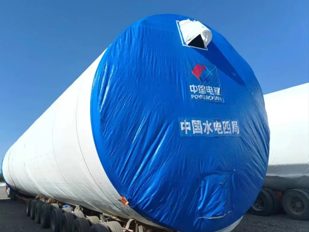 近日,河钢集团舞钢公司生产的一批风电项目用钢板如期发往客户,将用于新彊吐鲁番市重点能源项目——广东能源托克逊县100万千瓦风电项目的风电塔筒制造。目前,舞钢已累计向该项目供应风电项目用钢板近2万吨。 近日,河钢集团舞钢公司生产的一批风电项目用钢板如期发往客户,将用于新彊吐鲁番市重点能源项目——广东能源托克逊县100万千瓦风电项目的风电塔筒制造。目前,舞钢已累计向该项目供应风电项目用钢板近2万吨。