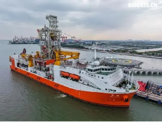 1月1日,国务院国资委新闻中心发布2024年度央企十大“超级工程”和央企十大“国之重器”,河钢集团舞钢公司参与研制的我国首个工业用途核能供汽项目“和气一号”和中俄东线天然气管道工程、中国南极秦岭站,我国自主设计建造的首艘大洋钻探船“梦想”号、亚洲首艘圆筒型海上油气加工厂“海葵一号”、我国自主研制的更大直径盾构机“江海号”分别入选。 2024年以来,舞钢公司深入落实“1127”工作规划,坚持“以客户需求为导向”,大力推进技术营销,奋力拓展市场;强化科技创新驱动,以填补国内市场空白为目标,研发更多具有舞钢特色的新产品,助力国家“超级工程”建设和“大国重器”制造。 1月1日,国务院国资委新闻中心发布2024年度央企十大“超级工程”和央企十大“国之重器”,河钢集团舞钢公司参与研制的我国首个工业用途核能供汽项目“和气一号”和中俄东线天然气管道工程、中国南极秦岭站,我国自主设计建造的首艘大洋钻探船“梦想”号、亚洲首艘圆筒型海上油气加工厂“海葵一号”、我国自主研制的更大直径盾构机“江海号”分别入选。 2024年以来,舞钢公司深入落实“1127”工作规划,坚持“以客户需求为导向”,大力推进技术营销,奋力拓展市场;强化科技创新驱动,以填补国内市场空白为目标,研发更多具有舞钢特色的新产品,助力国家“超级工程”建设和“大国重器”制造。