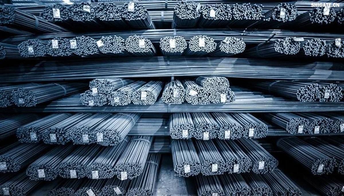 你听说过欧洲"钢铁心脏"萎缩的消息吗?为什么曾经强大的欧盟钢铁产业如今正在迅速崩塌?特朗普政府重启的25%钢铁关税究竟给欧洲造成了多大冲击?在全球贸易保护主义重燃的今天,欧盟的惨痛教训对中国有何警示意义?数据显示,2025年一季度,欧盟对美钢铁出口同比骤降42%,损失约150万吨订单和45亿欧元收入。与此同时,中国钢铁却逆势增长,2024年出口量突破1.11亿吨,创下8年来新高。这背后有哪些产业链布局的深层差异?中国又该如何从欧盟的失败中吸取经验,打赢未来全球贸易的三大突围战? 你听说过欧洲"钢铁心脏"萎缩的消息吗?为什么曾经强大的欧盟钢铁产业如今正在迅速崩塌?特朗普政府重启的25%钢铁关税究竟给欧洲造成了多大冲击?在全球贸易保护主义重燃的今天,欧盟的惨痛教训对中国有何警示意义?数据显示,2025年一季度,欧盟对美钢铁出口同比骤降42%,损失约150万吨订单和45亿欧元收入。与此同时,中国钢铁却逆势增长,2024年出口量突破1.11亿吨,创下8年来新高。这背后有哪些产业链布局的深层差异?中国又该如何从欧盟的失败中吸取经验,打赢未来全球贸易的三大突围战?