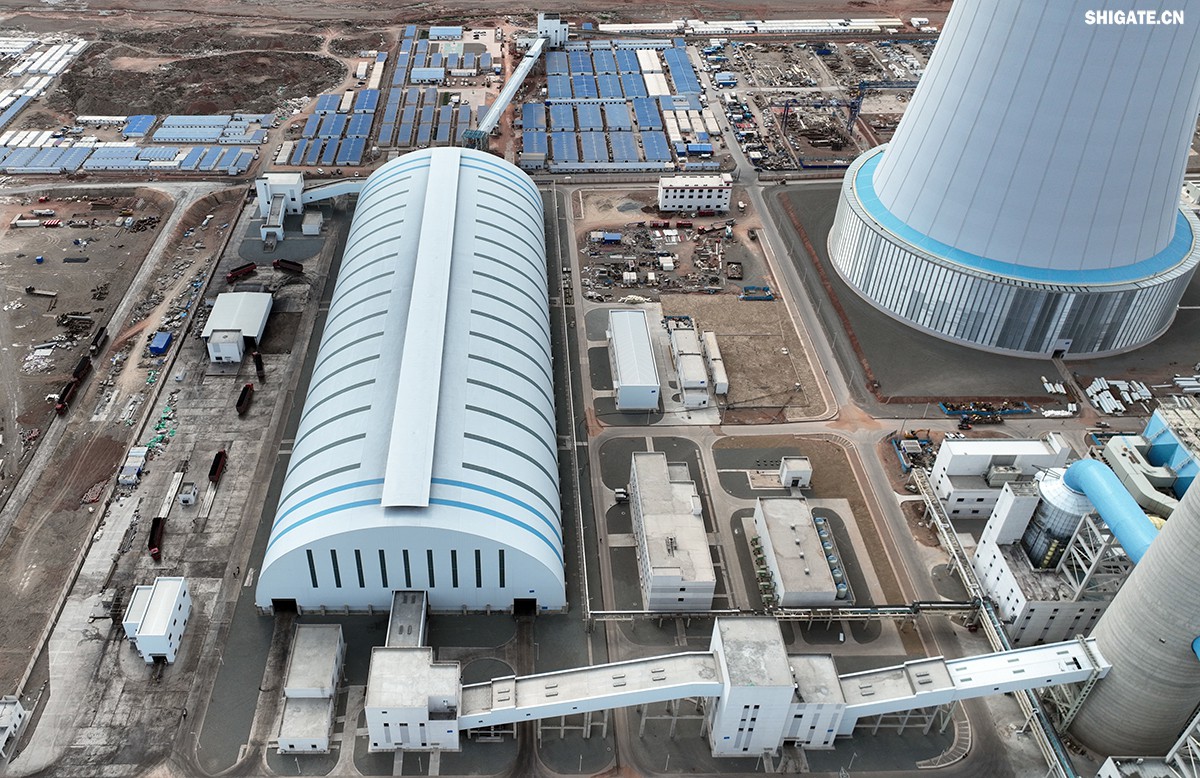 9月4日,我国“沙戈荒”新能源外送基地——新疆华电哈密2×100万千瓦煤电项目建成投产,经过为期半个多月试运行,状况良好。在该项目建设过程中,河钢集团舞钢公司容器钢板替代进口,独家用于项目所需国内首批100万千瓦高效超超临界纯燃新疆高碱煤锅炉等核心设备的制作,为国家重点新能源项目建设作出突出贡献。 9月4日,我国“沙戈荒”新能源外送基地——新疆华电哈密2×100万千瓦煤电项目建成投产,经过为期半个多月试运行,状况良好。在该项目建设过程中,河钢集团舞钢公司容器钢板替代进口,独家用于项目所需国内首批100万千瓦高效超超临界纯燃新疆高碱煤锅炉等核心设备的制作,为国家重点新能源项目建设作出突出贡献。